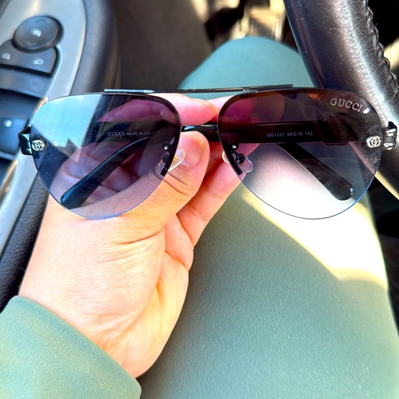 Gucci sun glasses - Picture 1 of 1